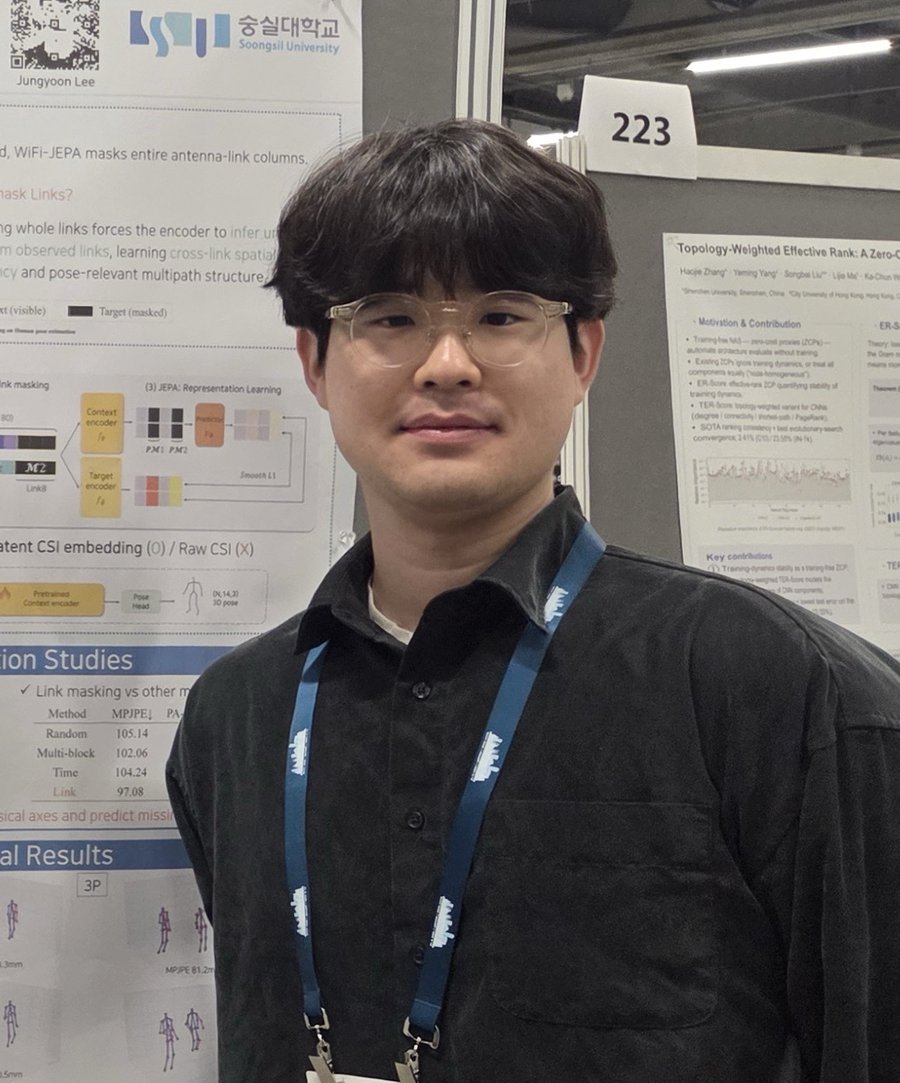 Jungyoon Lee presenting the WiFi-JEPA poster